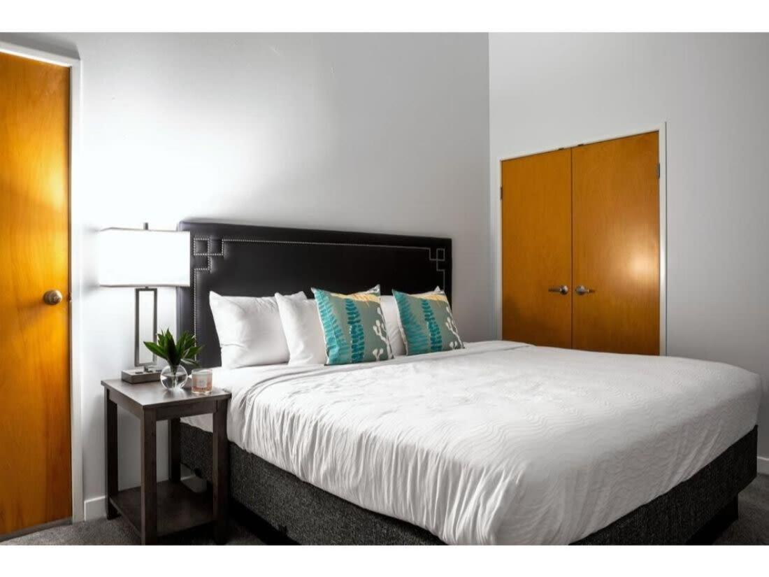 Bold 2Br 2Ba In The Block Apartment By Cozysuites! インディアナポリス エクステリア 写真