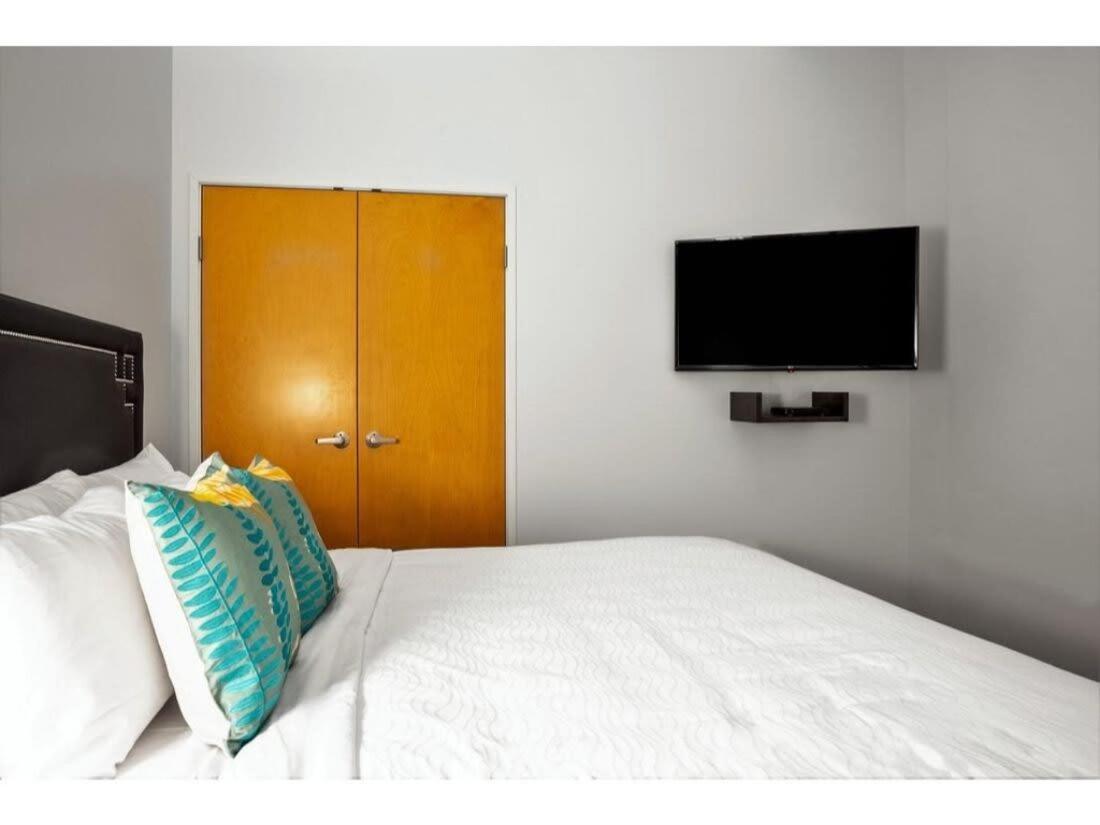 Bold 2Br 2Ba In The Block Apartment By Cozysuites! インディアナポリス エクステリア 写真
